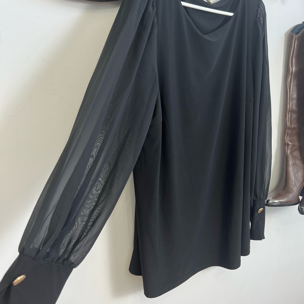Stunning black sheer sleeve tunic 1X - Picture 3 of 4